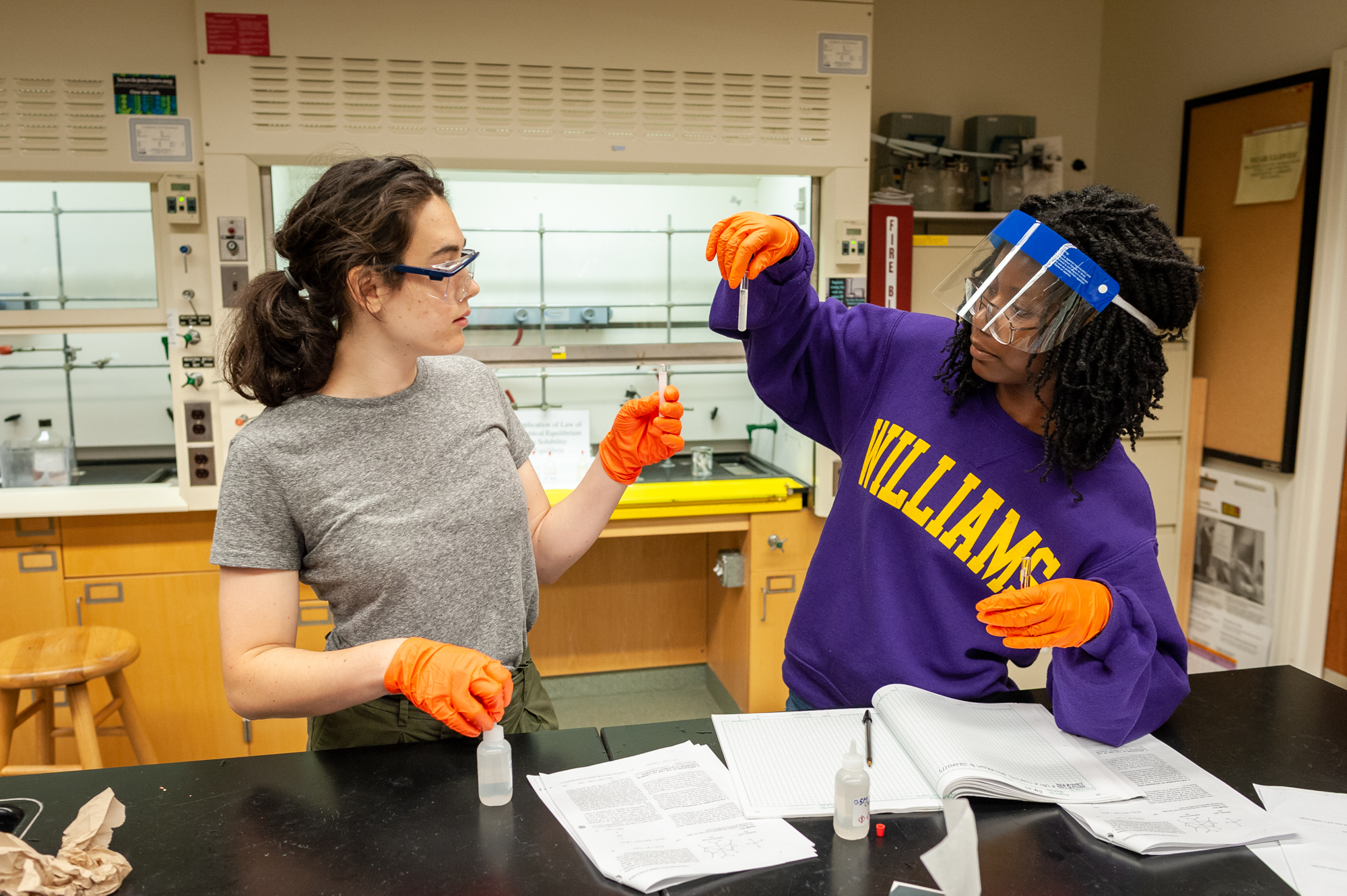 RS100859_2018_Summer_Science_Program_BW18478 RS100859_2018_Summer_Science_Program_BW18478